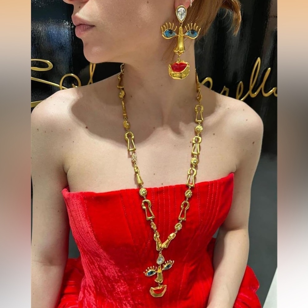 Surreal Face Motif Gold Drop Earrings - Picture 4 of 5